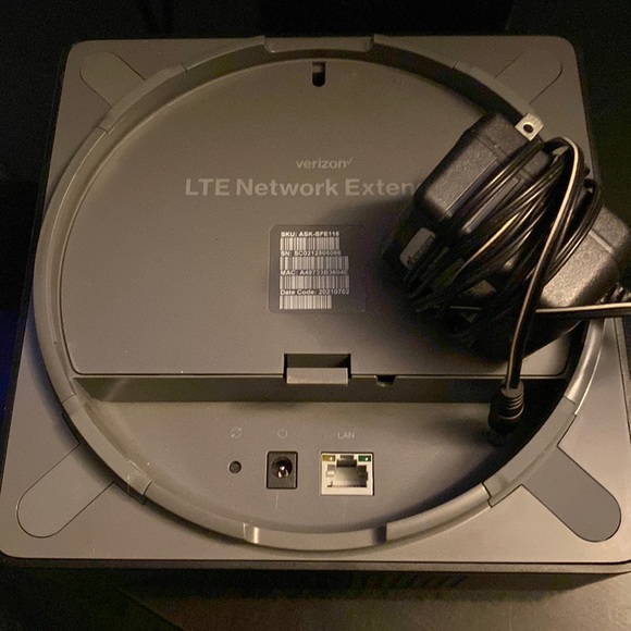 Verizon LTE network extender - Picture 1 of 6